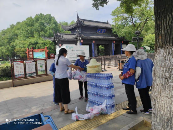 夏日送清涼｜潤(rùn)州保安&潤(rùn)馨物業(yè)工會(huì)看望慰問(wèn)一線員工