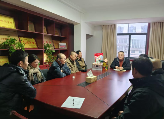 潤馨物業(yè)工會慰問公司困難職工座談會